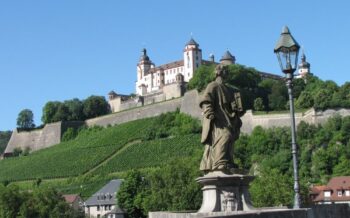 Schloss auf einem Berg in Würzburg