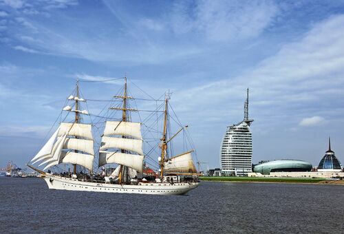 Einlaufparade der Großsegler und Segelschiffe zur SAiL BREMERHAVEN